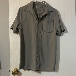 Men’s fitted UA button down